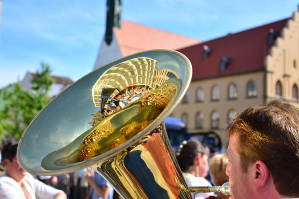 Bild vergr��ern: Themenfoto - Fest - Veranstaltung - Musik - Brauchtum - Tuba