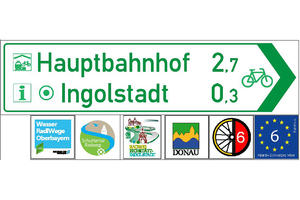 Bild vergr&ouml;&szlig;ern: Radwegweiser Richtung Zentrum