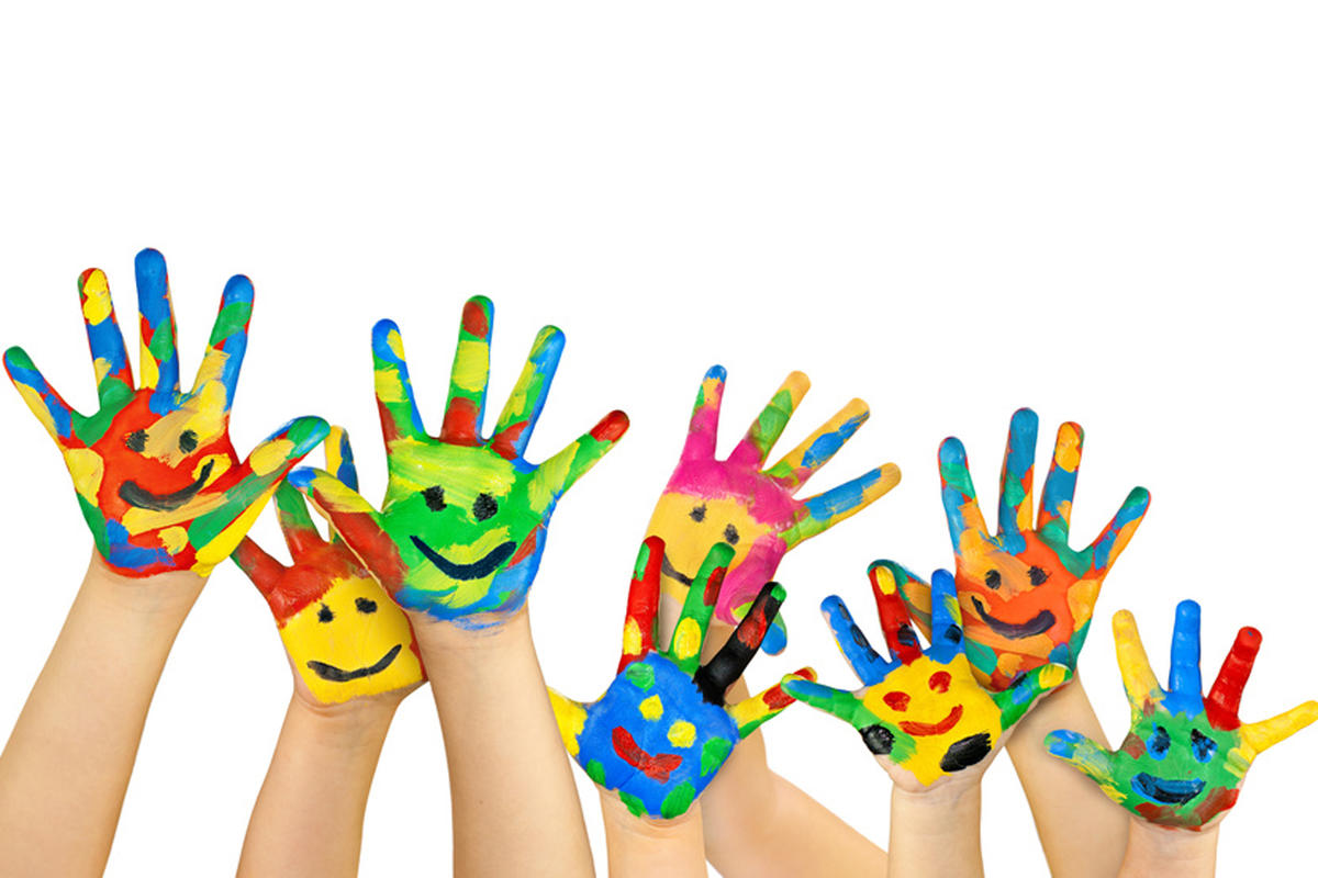 Bemalte bunte Kinderh&auml;nde