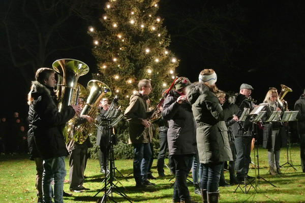 Bild vergr��ern: Weihnachtskonzert des Bl�serensembles