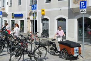 Bild vergr&ouml;&szlig;ern: Fahrradstellpl&auml;tze Theresienstra&szlig;e
