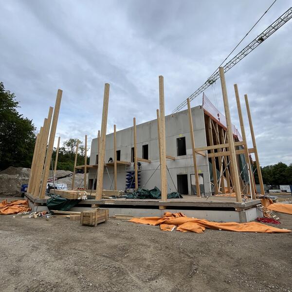 Aufbau Au&szlig;enh&uuml;lle Holztheater