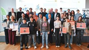 Bild vergr&ouml;&szlig;ern: Die Gewinnerinnen und Gewinner des diesj&auml;hrigen STADTRADELNS und Schulradelns