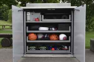 Bild vergr&ouml;&szlig;ern: Zahlreiche Spiel- bzw. Trainingsger&auml;te stehen zur Verf&uuml;gung.