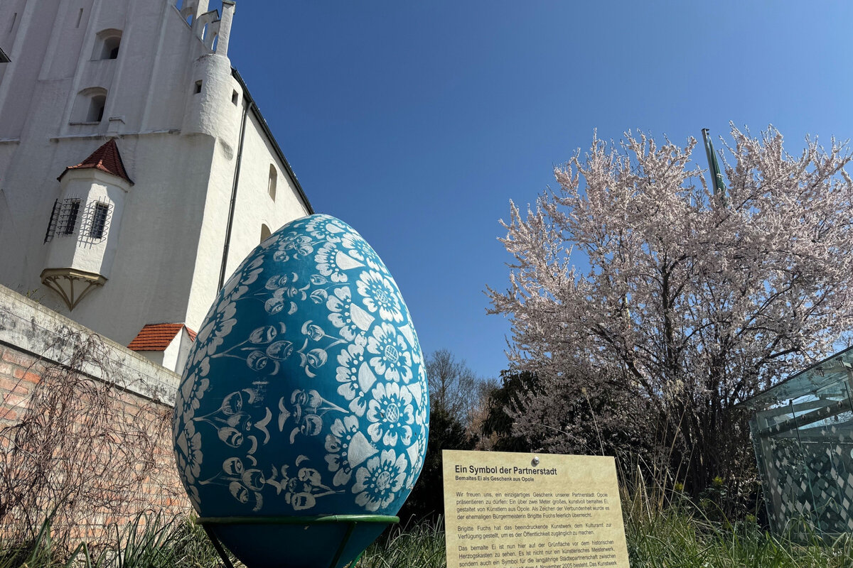 Ei aus Opole vor dem Herzogskasten