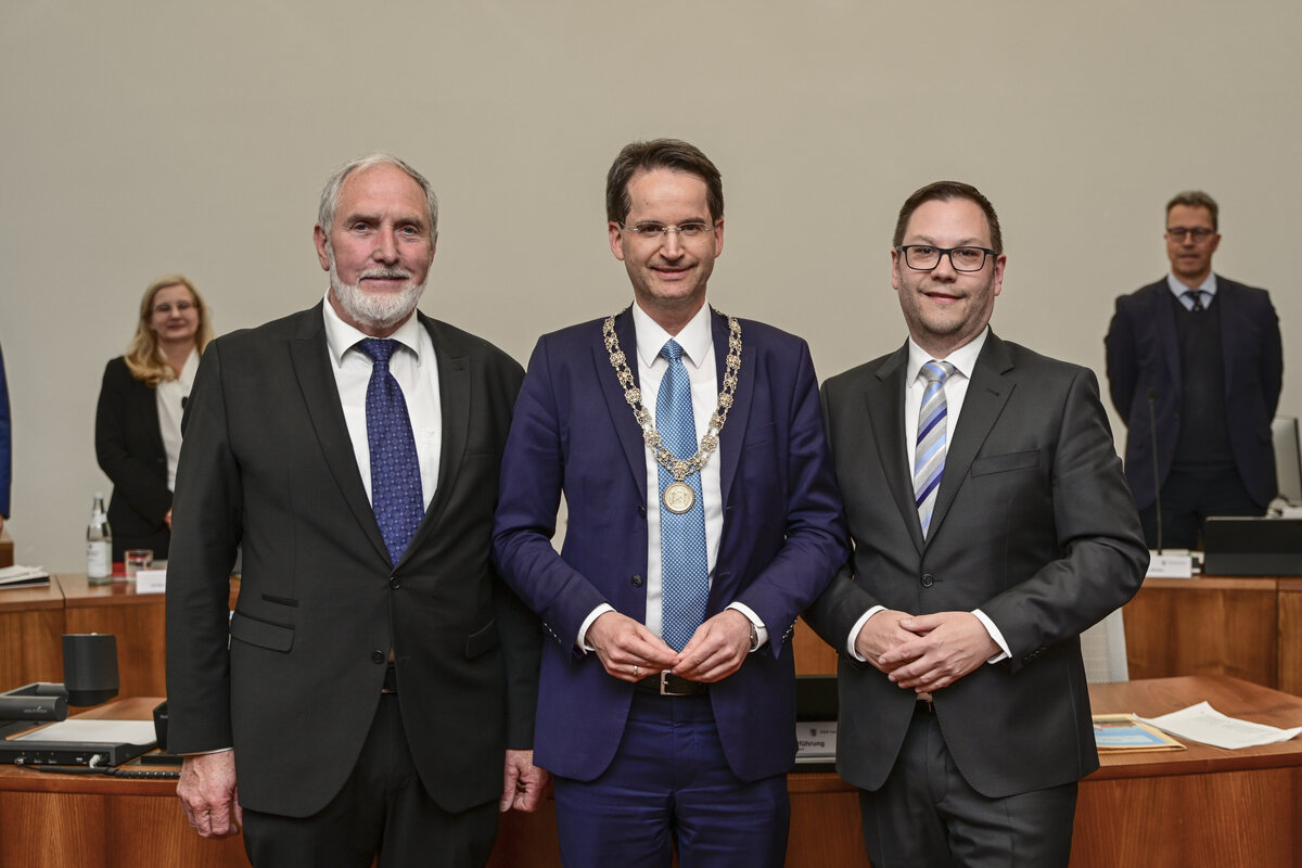 Oberb&uuml;rgermeister Dr. Michael Kern (Mitte), Zweiter B&uuml;rgermeister Franz W&ouml;hrl (links) und der Dritte B&uuml;rgermeister Christian De Lapuente (rechts). 