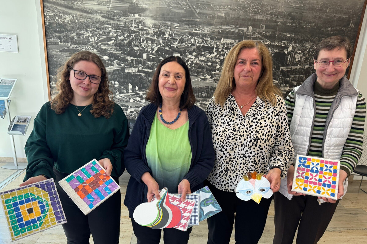 Die neuen museumsp�dagogischen Angebote im Marieluise-Flei�er-Haus pr�sentieren (v.l.) Museumsp�dagogin Christina Nickl, Magdalena Todorowa und Christine Kern sowie die Leiterin des Marieluise-Flei�er-Hauses Doris Wittmann.