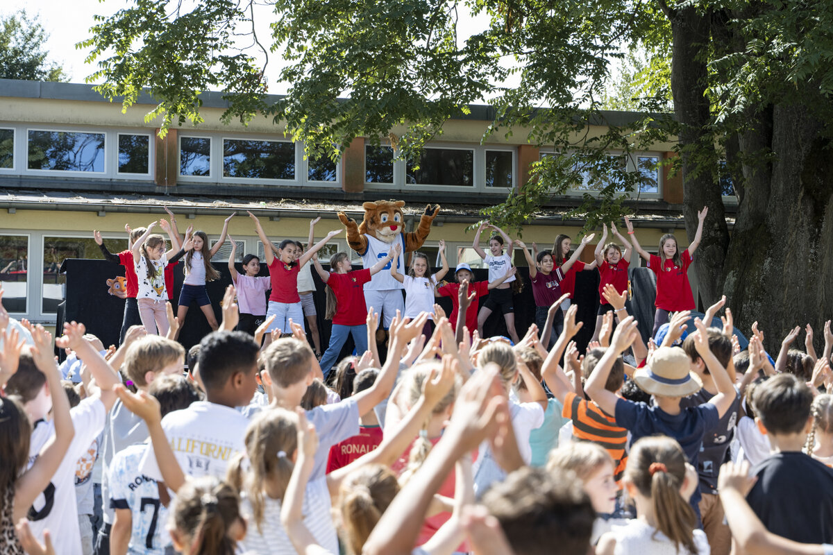 Bewegung im Pausenhof mit Tiger Timi 
