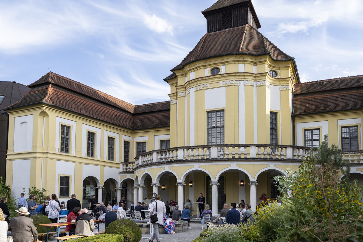 Die Feierlichkeiten zum 10-j&auml;hrigen Bestehen des Neubaus fanden im Anatomiegarten statt.