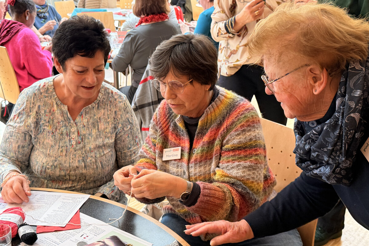 Gemeinsam h&auml;keln und stricken bei "Maschen f&uuml;r die Gesellschaft"