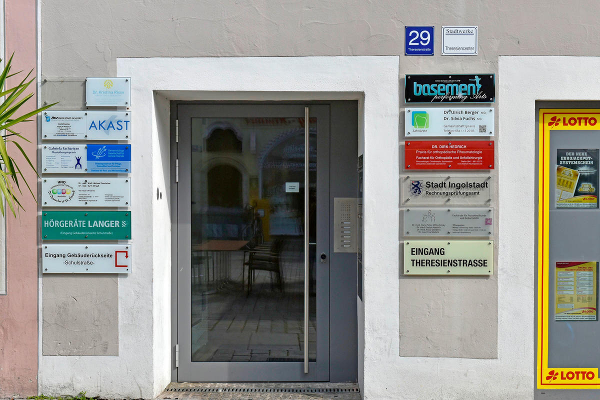 Zugang zur Theresienstra&szlig;e 29