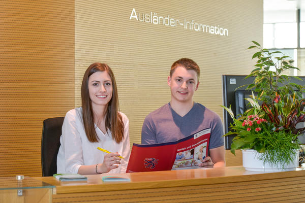 Bild vergr��ern: Verwaltungsangestellte - Ausbildung und Studium