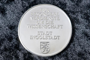 Bild vergr&ouml;&szlig;ern: Peter-Apian-Medaille - R&uuml;ckseite