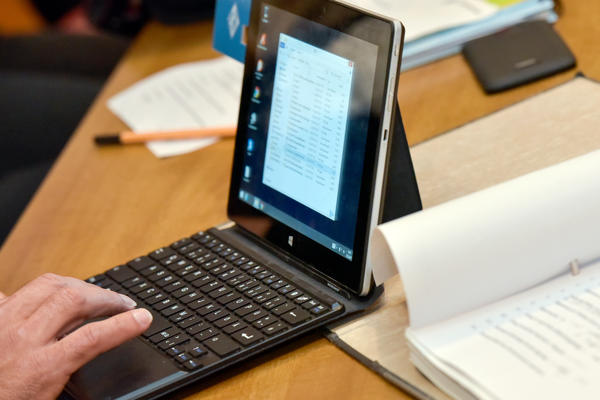 Wichtiges f&uuml;r die Bezirks&shy;ausschusssitzung