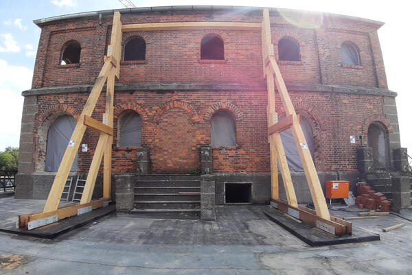 Abst&uuml;tzung Trafohaus