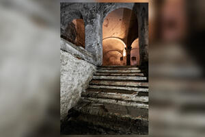 Bild vergr&ouml;&szlig;ern: Zugang zum Kellergew&ouml;lbe