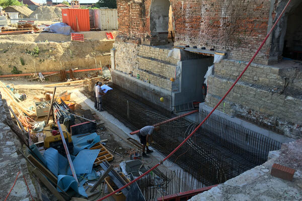 Betonierte W&auml;nde im Verbindungsgang