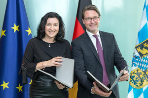 Dorothee B&auml;r, Staatministerin f&uuml;r Digitalisierung und Andreas Scheuer, der Bundesminister f&uuml;r Verkehr und digitale Infrastruktur