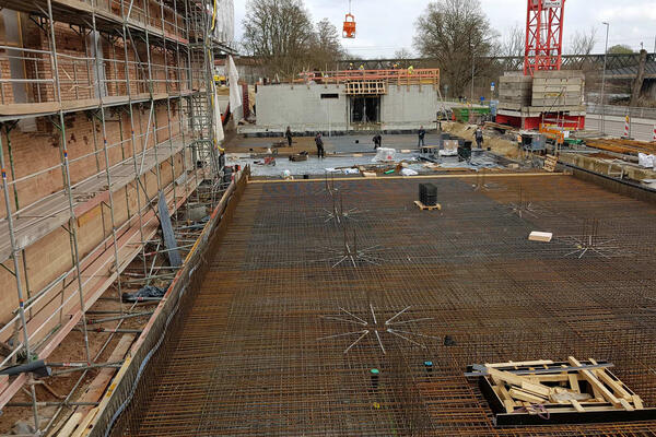 Stahlgeflecht der Bodenplatte, vorbereitet zum Betonieren f&uuml;r den Makerspace