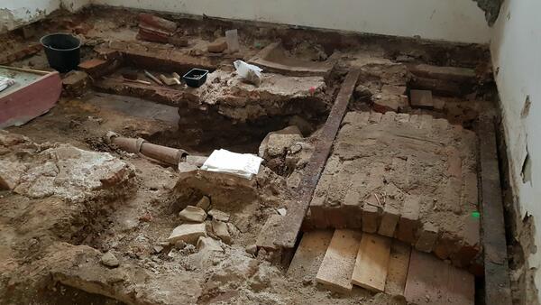 Ziegeltonnengew&ouml;lbe &uuml;ber Brunnenschacht