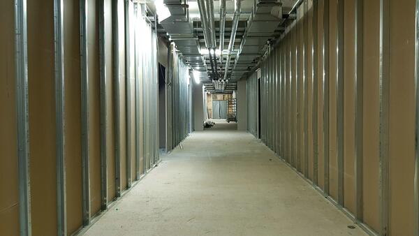 Technik und Trennw&auml;nde sind im Neubau fast fertig