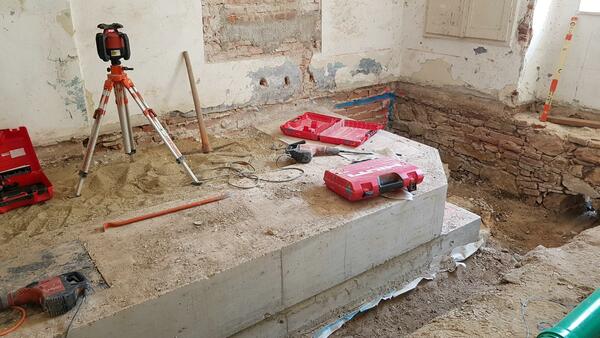 Medienkanal im Erdgescho&szlig;