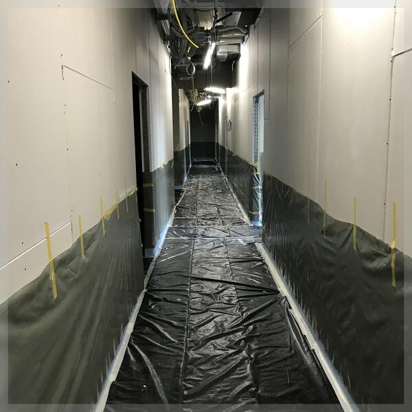 Schutzfolie an W&auml;nden zur Estricheinbringung