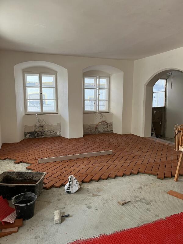 Fischgr&auml;t-Ziegelboden