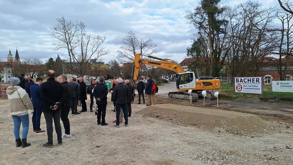 Spatenstich f&uuml;r das Holztheater