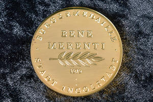 Bild vergr&ouml;&szlig;ern: Goldene B&uuml;rgermedaille - R&uuml;ckseite