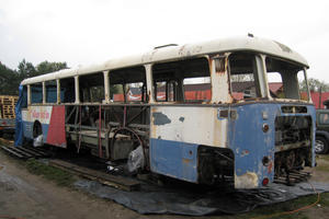 Bild vergr&ouml;&szlig;ern: B&uuml;ssing Trambus auf dem Schrottplatz